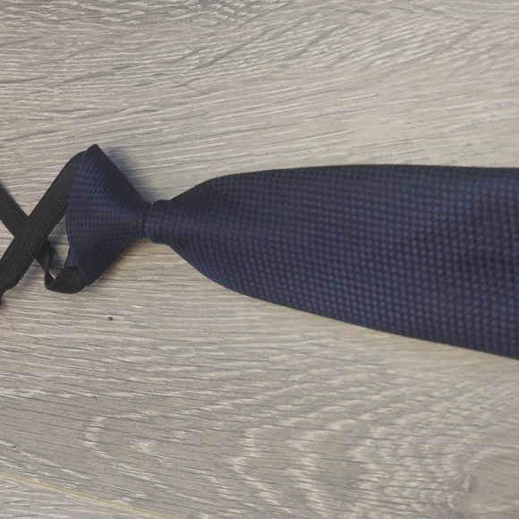 Kids Tie With Hankie & Sock - Picture 4 of 4